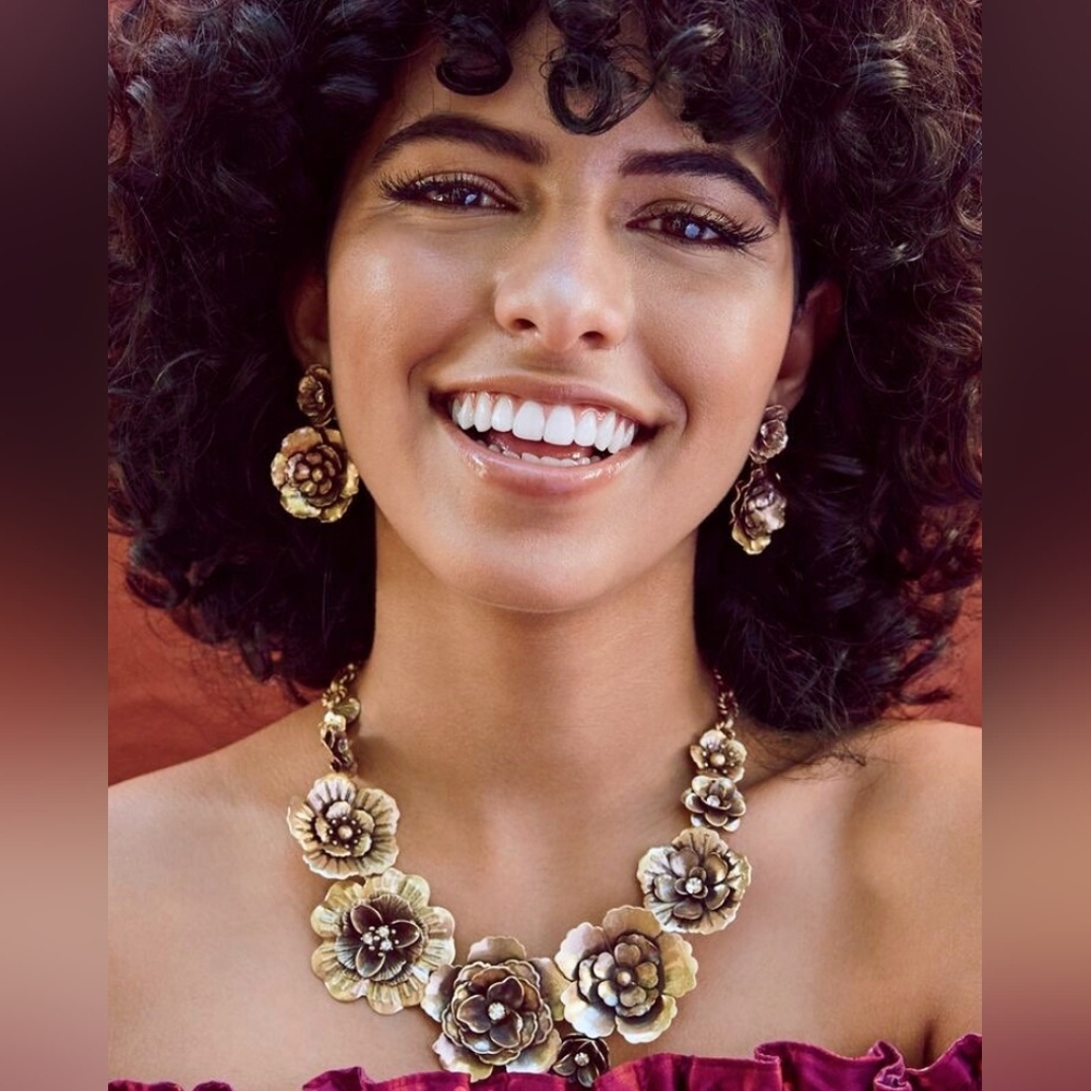 Chloe + Isabel "Rare" Flores De Oro Statement Necklace